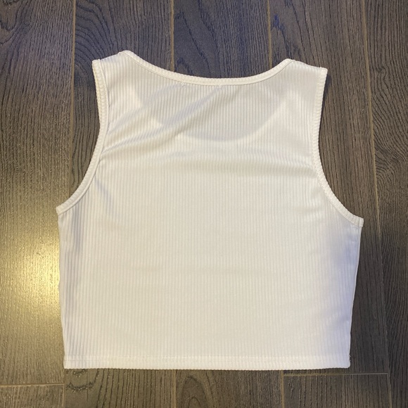 white crop top - Picture 2 of 3